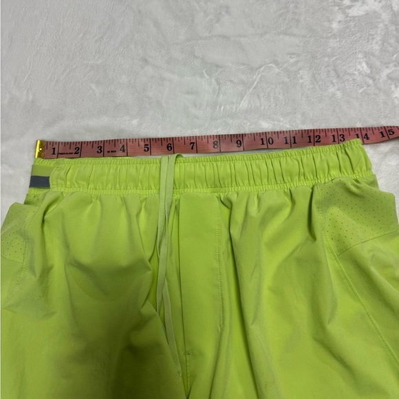 Lululemon Men’s Shorts Athletic Lined Lime Green - Picture 12 of 14